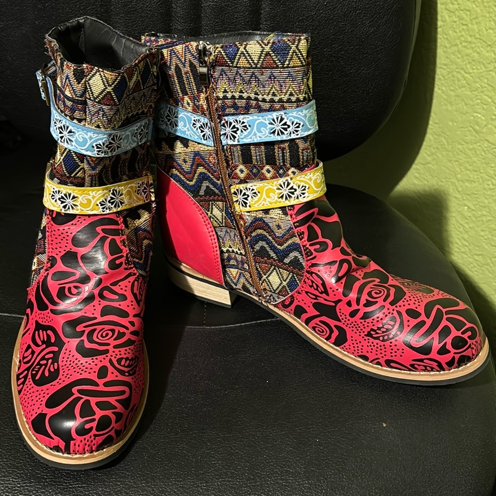 Size 10 women / fits me but kinda loose / New never used